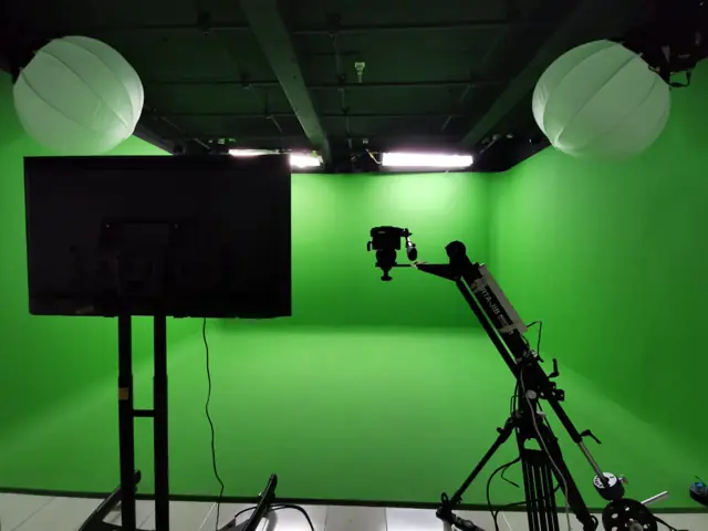 Studio room photograph 2