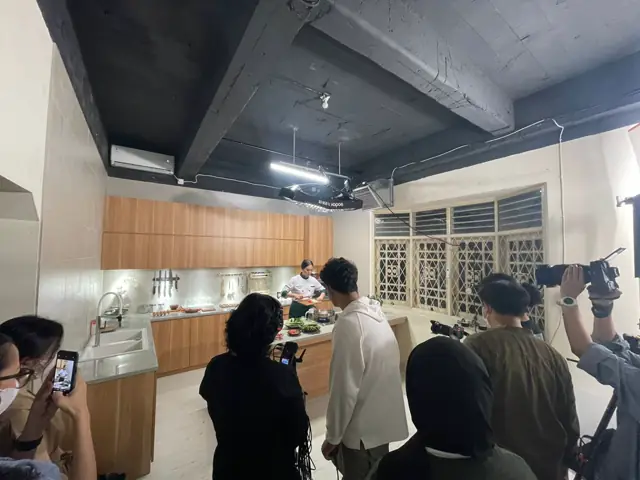 Studio room photograph 10